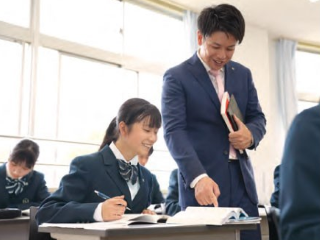 栄北高等学校｜教諭（専任又は有期労働契約）／国語、英語、数学、物理、化学、生物、世界史、日本史、地理、公民、保健体育、家庭、音楽、美術、技術、情報（ID：230）の求人画像２